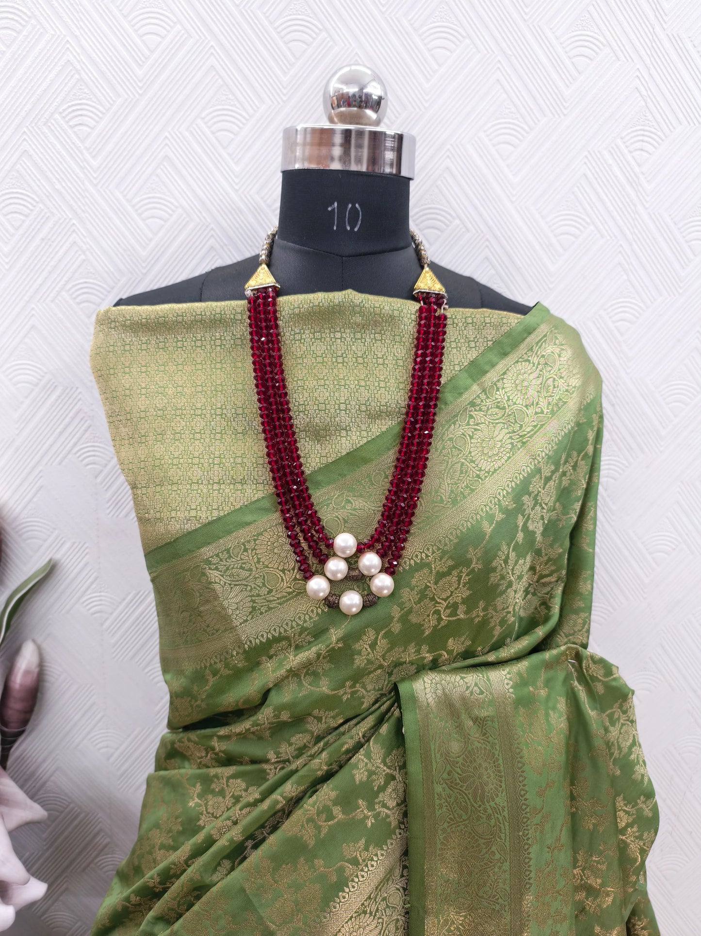 Elegant Mehendi Green Banarasi Silk Saree with Floral Jaal Weaving & Rich Zari Pallu