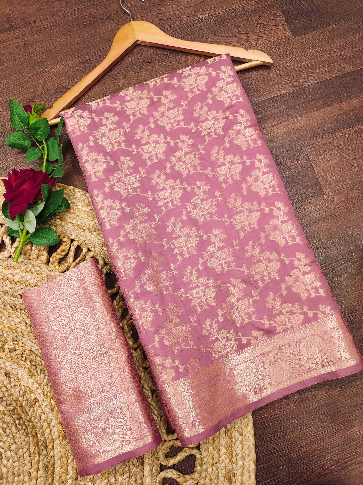 Royal Mauve Pink Banarasi Silk Saree with Floral Jaal Weaving & Rich Zari Pallu