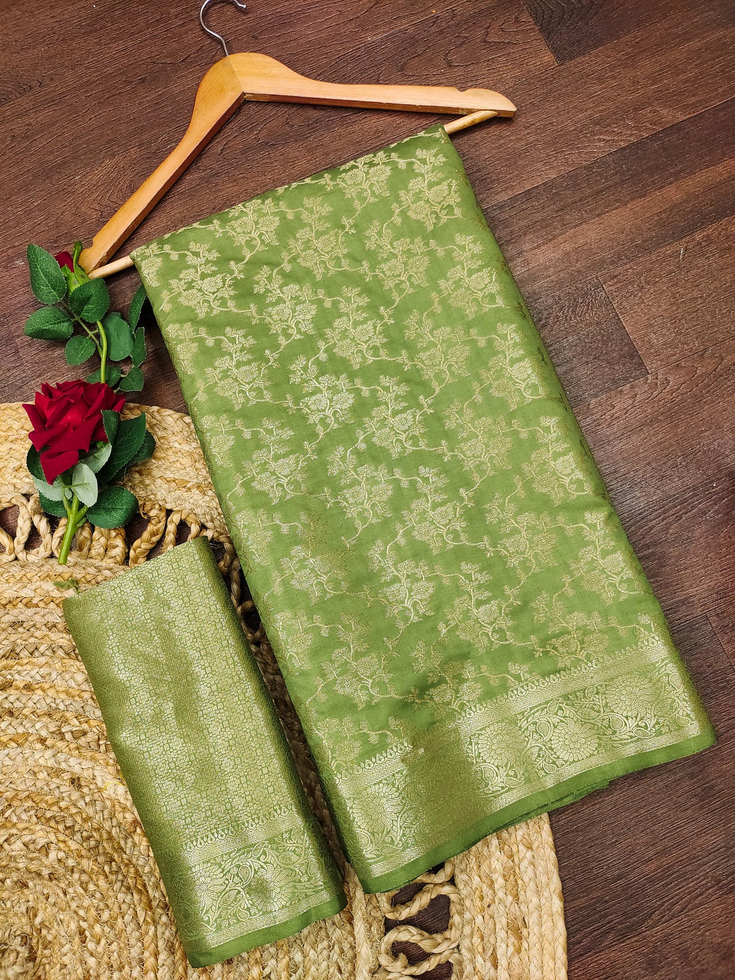 Elegant Mehendi Green Banarasi Silk Saree with Floral Jaal Weaving & Rich Zari Pallu
